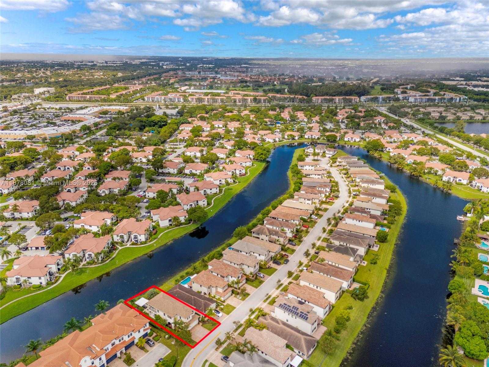 Small Image of 11816 SOUTH WEST 13TH CT, Pembroke Pines Number 4