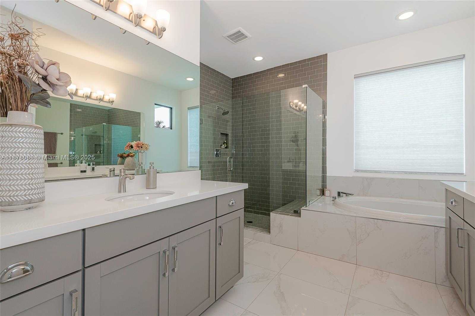 Small Image of 11816 SOUTH WEST 13TH CT, Pembroke Pines Number 42