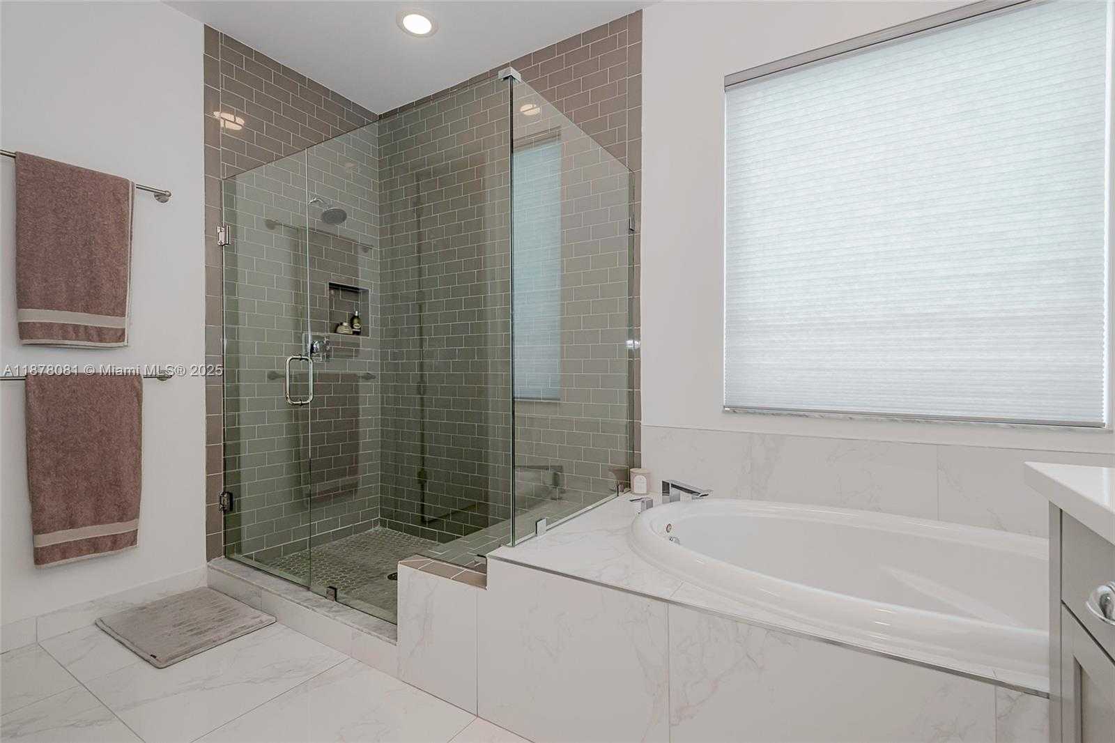 Small Image of 11816 SOUTH WEST 13TH CT, Pembroke Pines Number 44