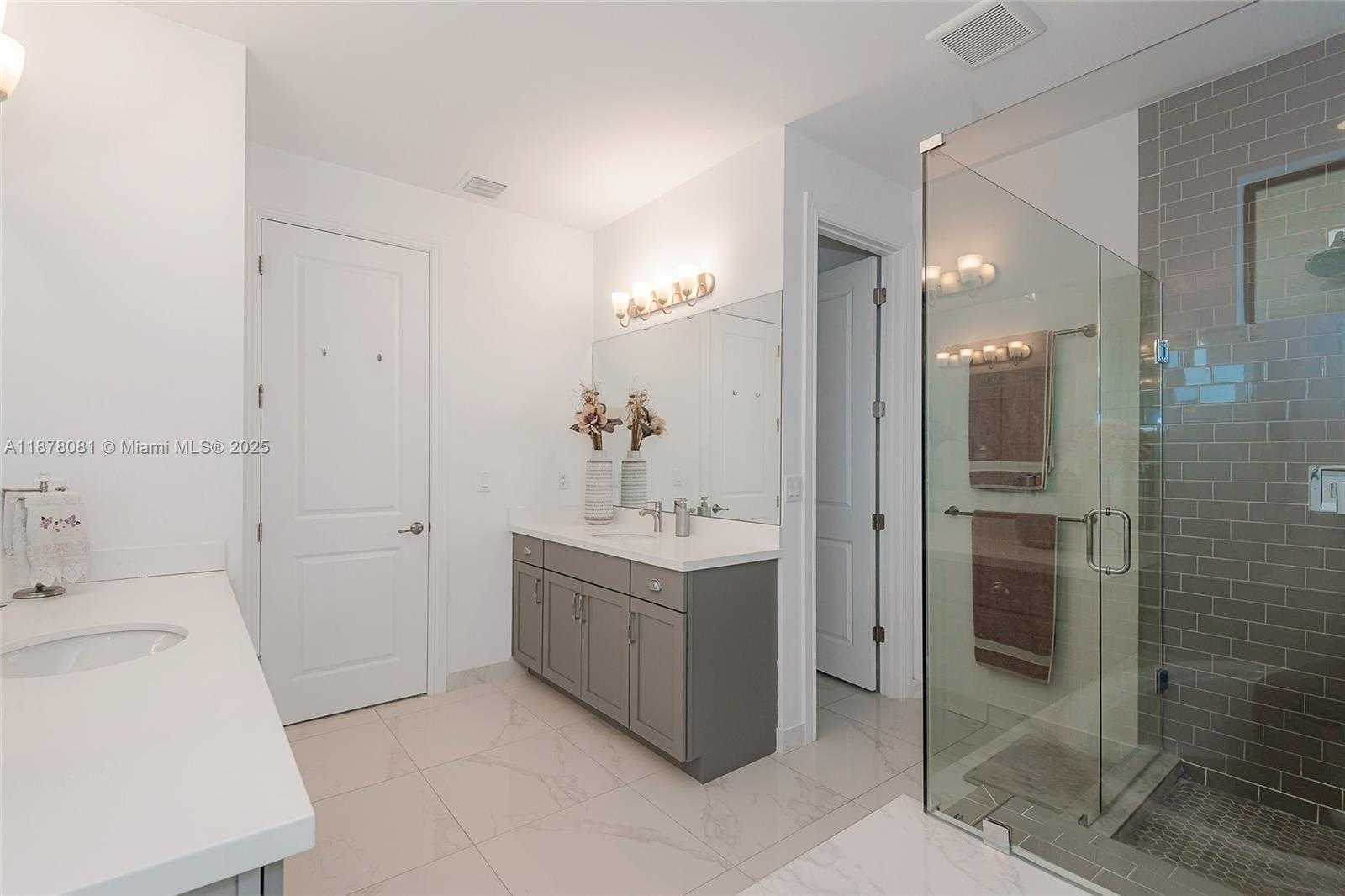 Small Image of 11816 SOUTH WEST 13TH CT, Pembroke Pines Number 45
