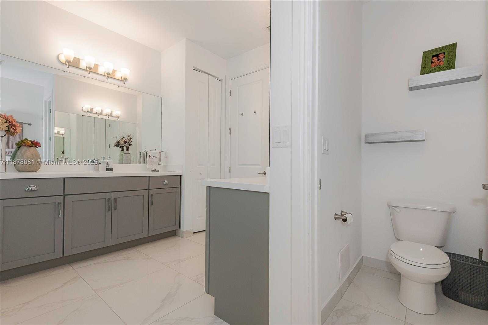 Small Image of 11816 SOUTH WEST 13TH CT, Pembroke Pines Number 46