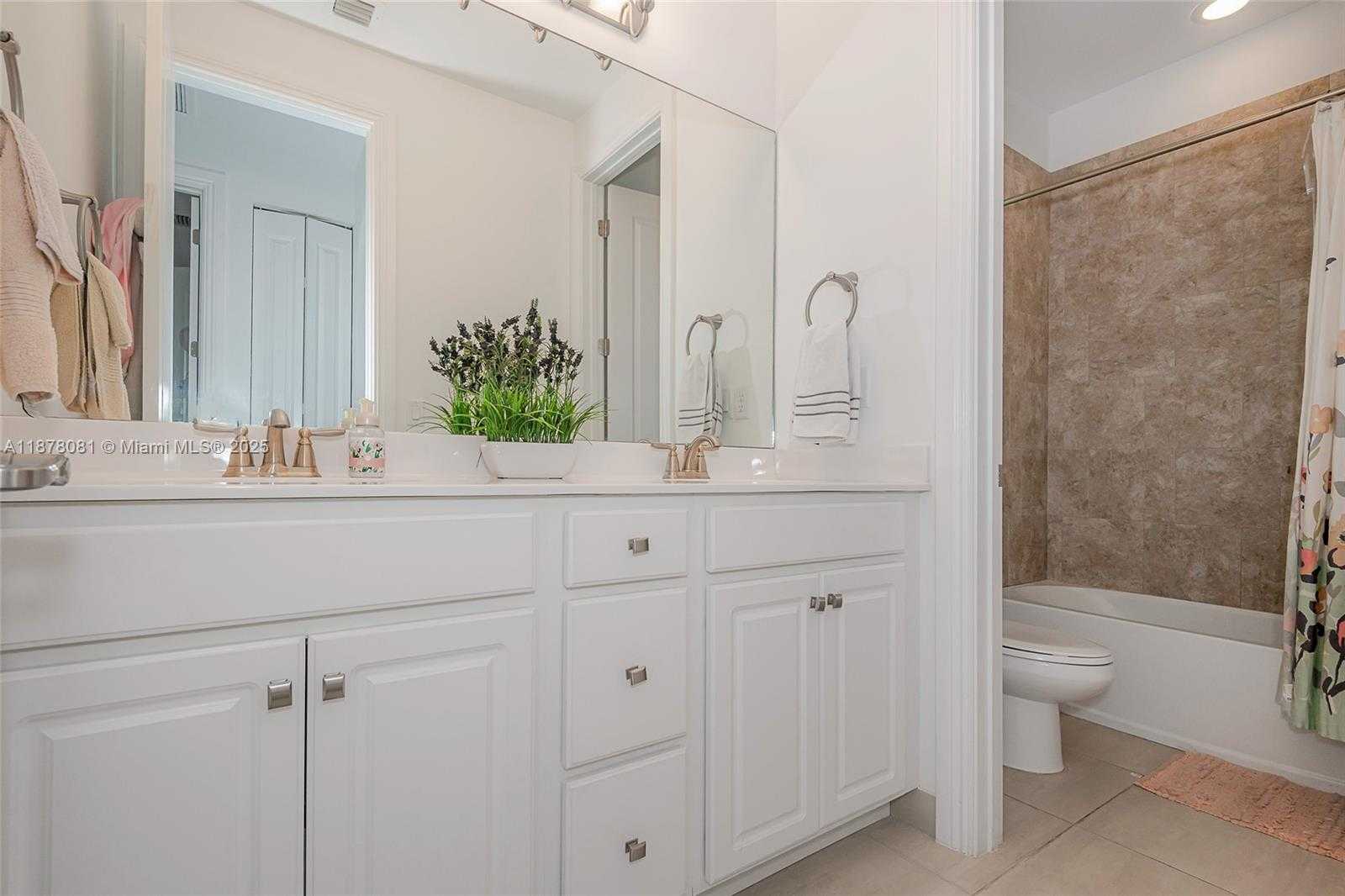 Small Image of 11816 SOUTH WEST 13TH CT, Pembroke Pines Number 52