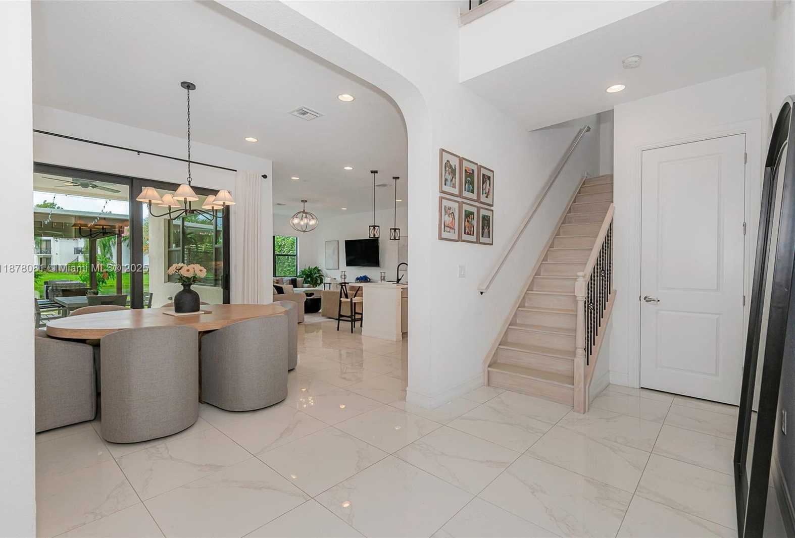 Small Image of 11816 SOUTH WEST 13TH CT, Pembroke Pines Number 8