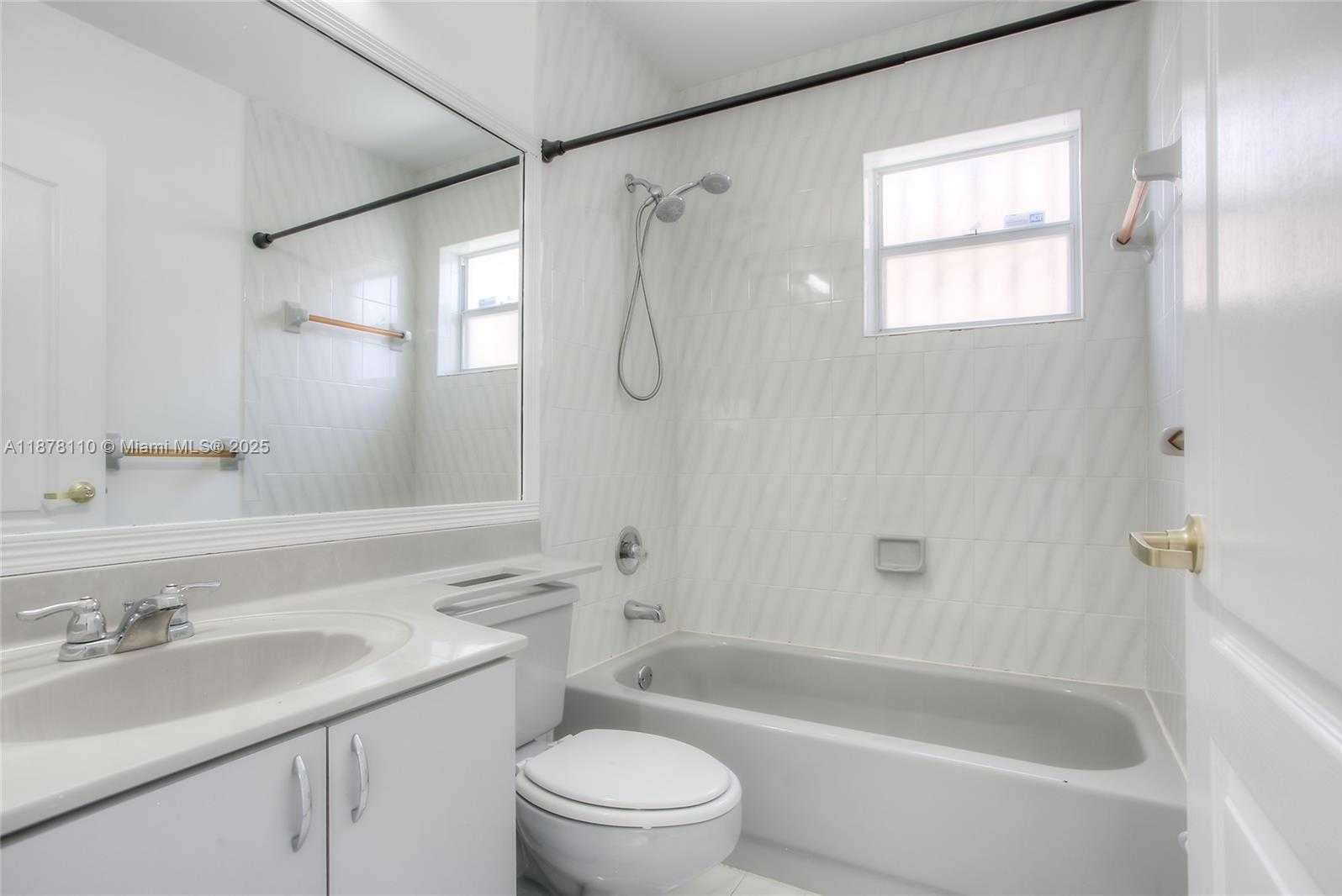 Small Image of 2525 WEST 73RD PL, Hialeah Number 10