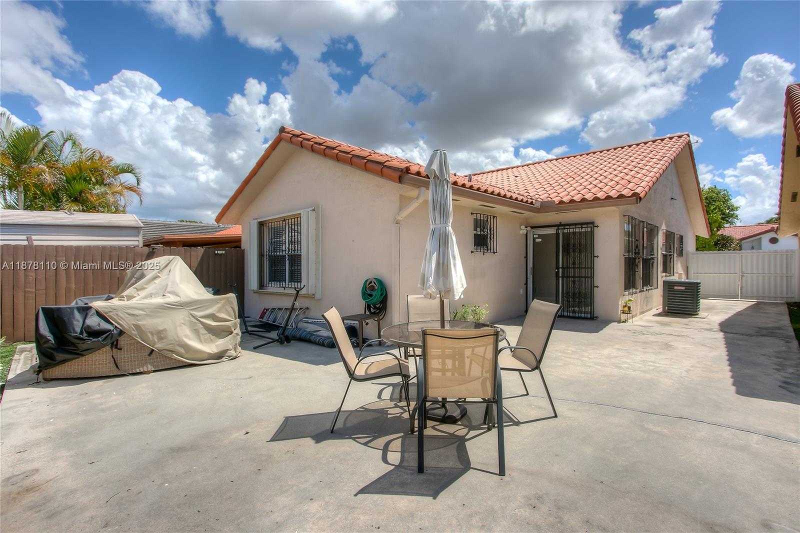 Small Image of 2525 WEST 73RD PL, Hialeah Number 2