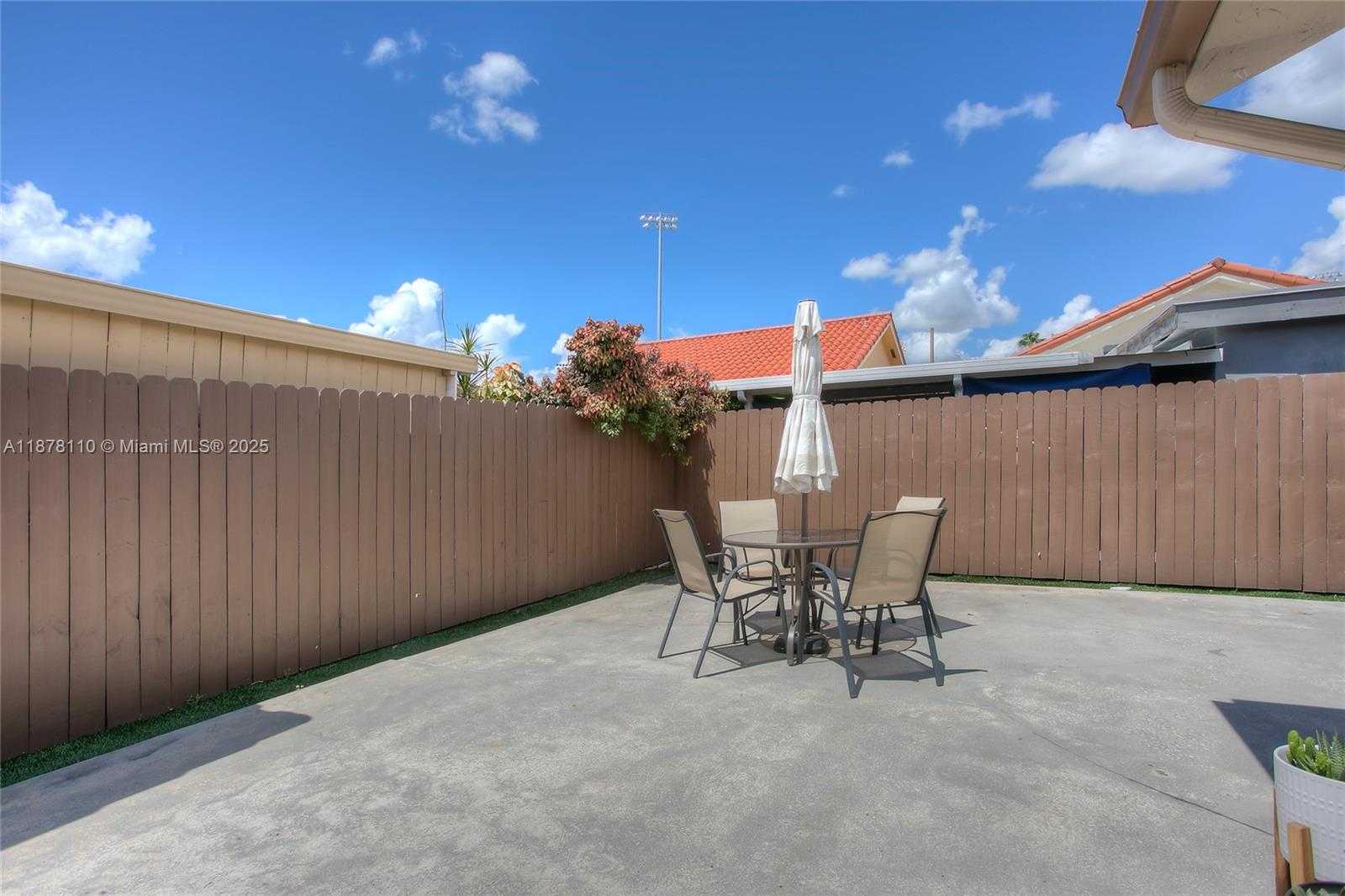 Small Image of 2525 WEST 73RD PL, Hialeah Number 3