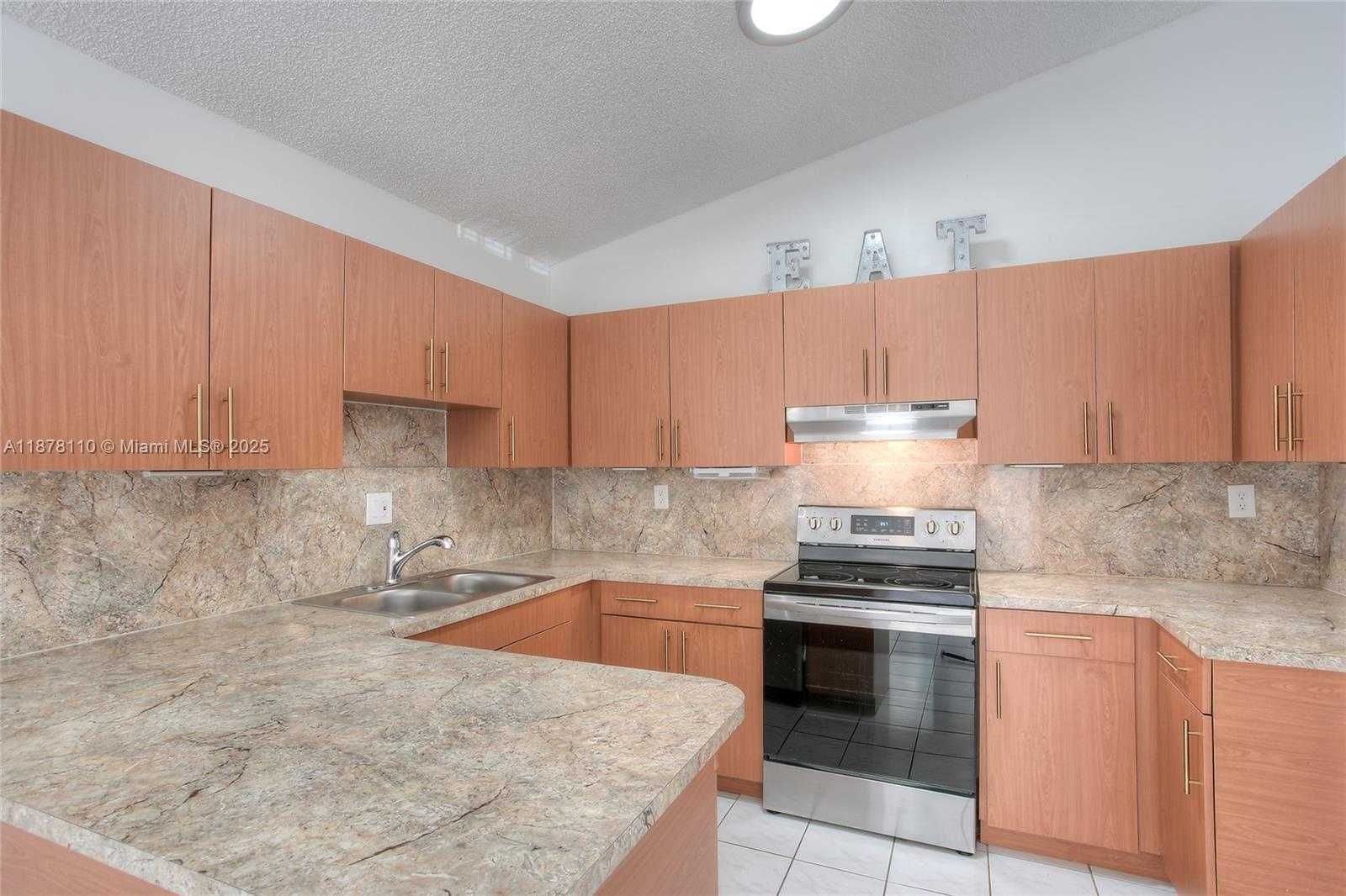 Small Image of 2525 WEST 73RD PL, Hialeah Number 7