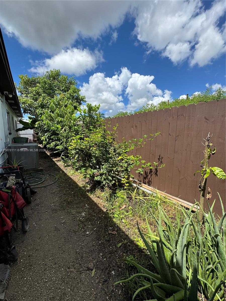Small Image of 716 SOUTH WEST 11TH AVE, Homestead Number 2
