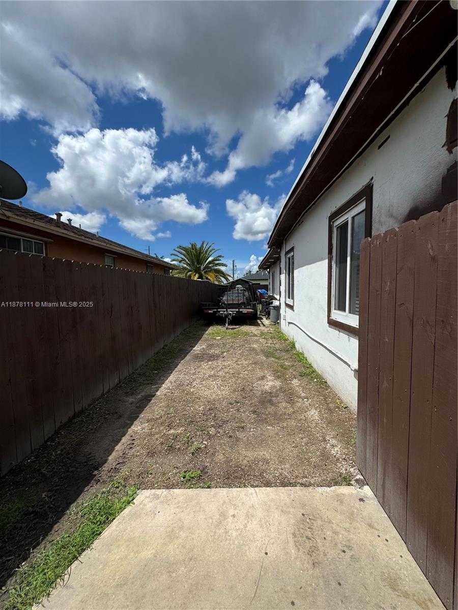 Small Image of 716 SOUTH WEST 11TH AVE, Homestead Number 3