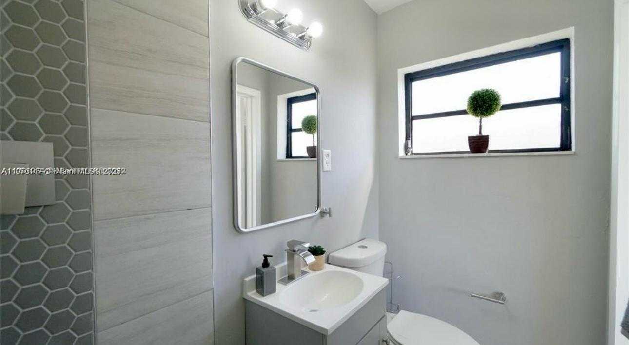 Small Image of 1320 NORTH WEST 179TH ST, Miami Gardens Number 11