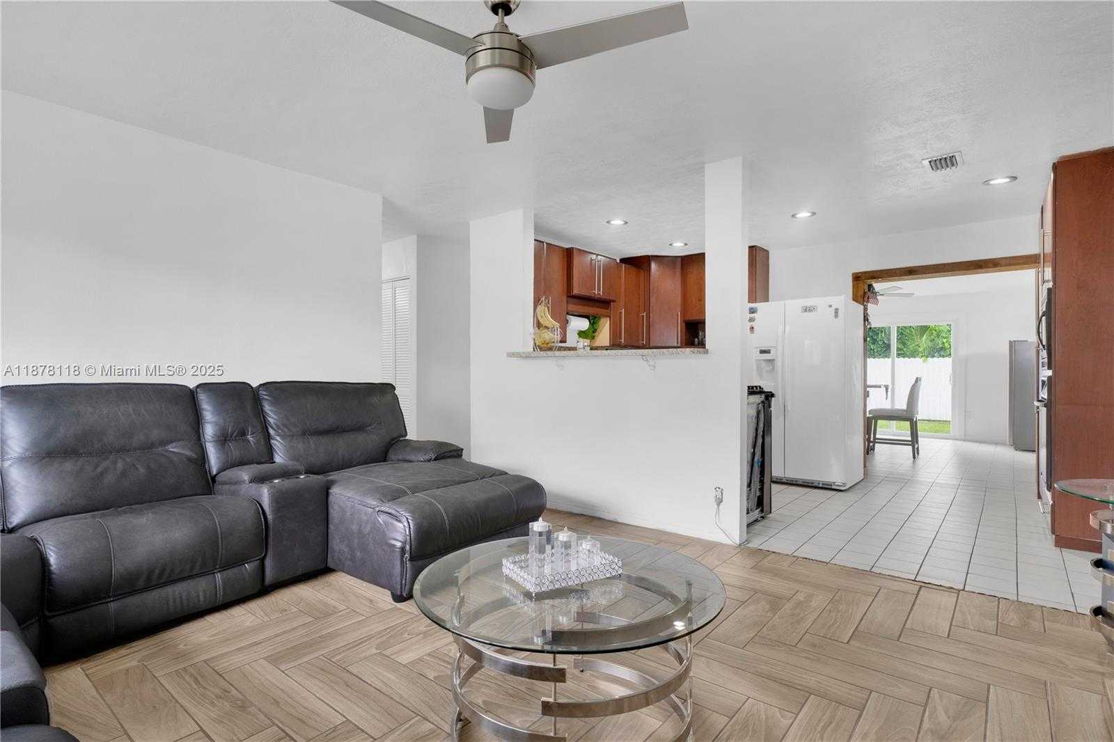 Small Image of 4390 SOUTH WEST 24TH ST, Fort Lauderdale Number 5