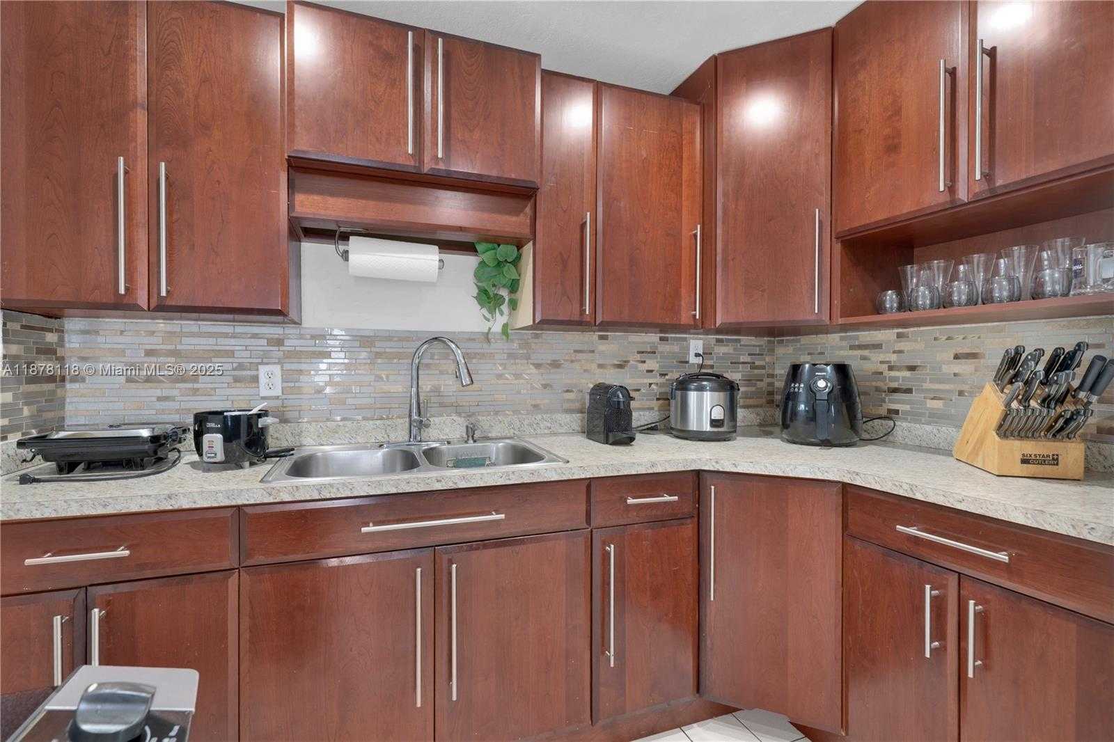 Small Image of 4390 SOUTH WEST 24TH ST, Fort Lauderdale Number 7