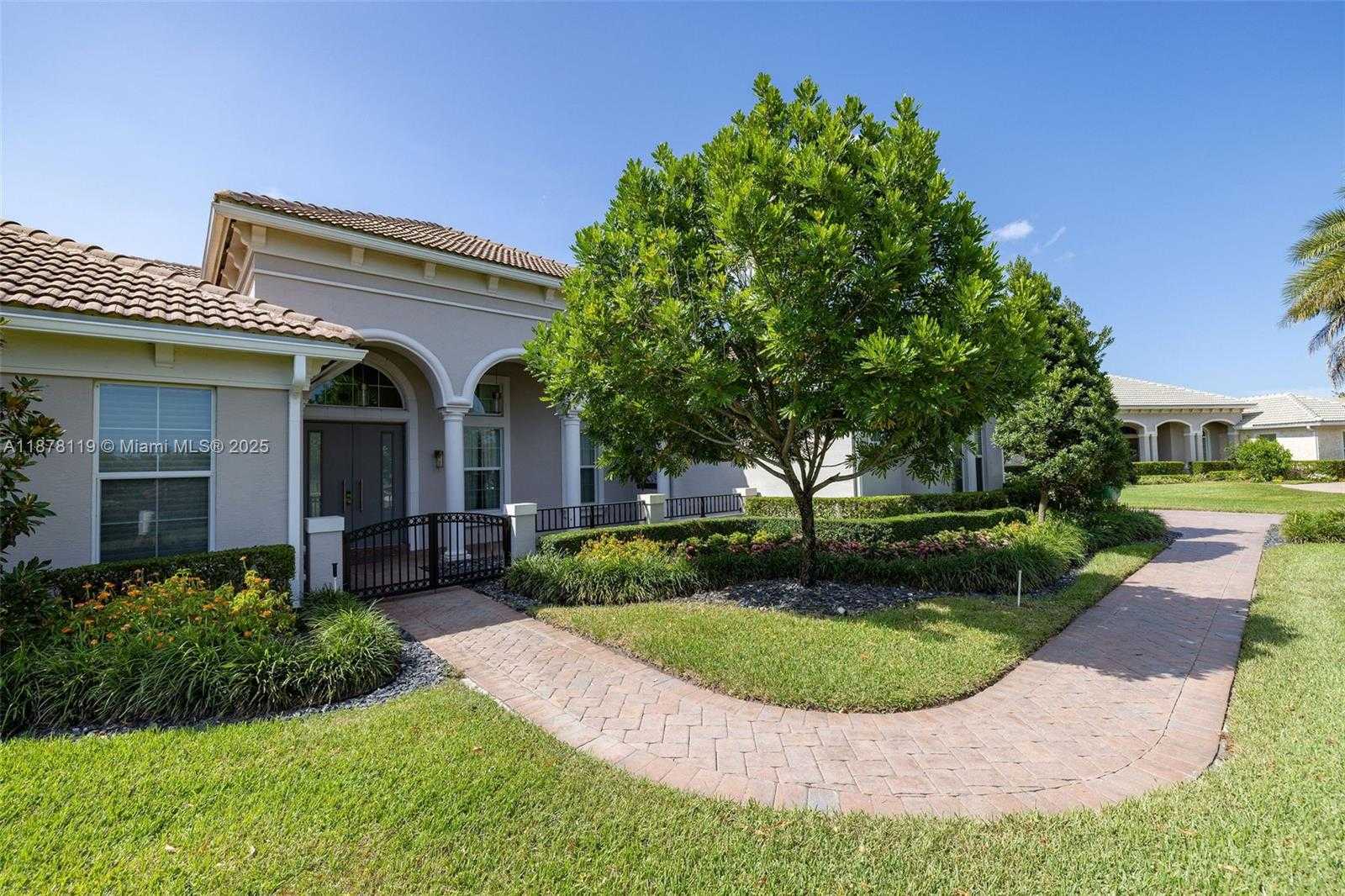Small Image of 5795 NORTH STERLING RANCH DR, Davie Number 6