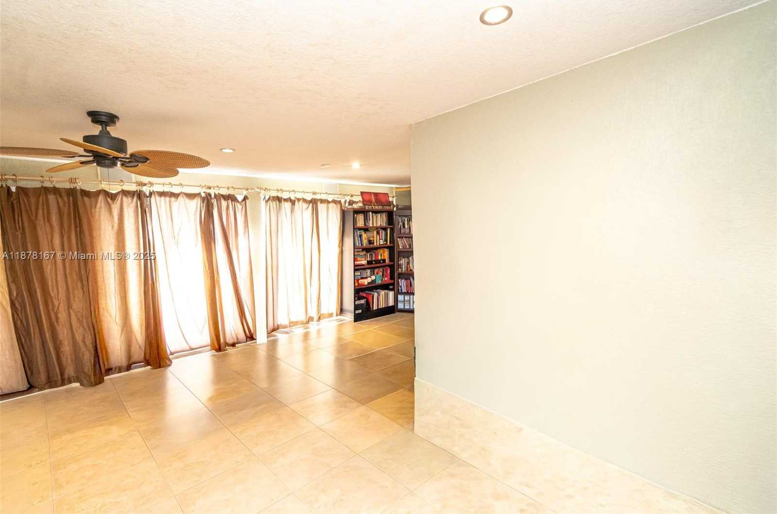 Small Image of 17352 NORTH WEST 61ST CT S, Hialeah Number 14