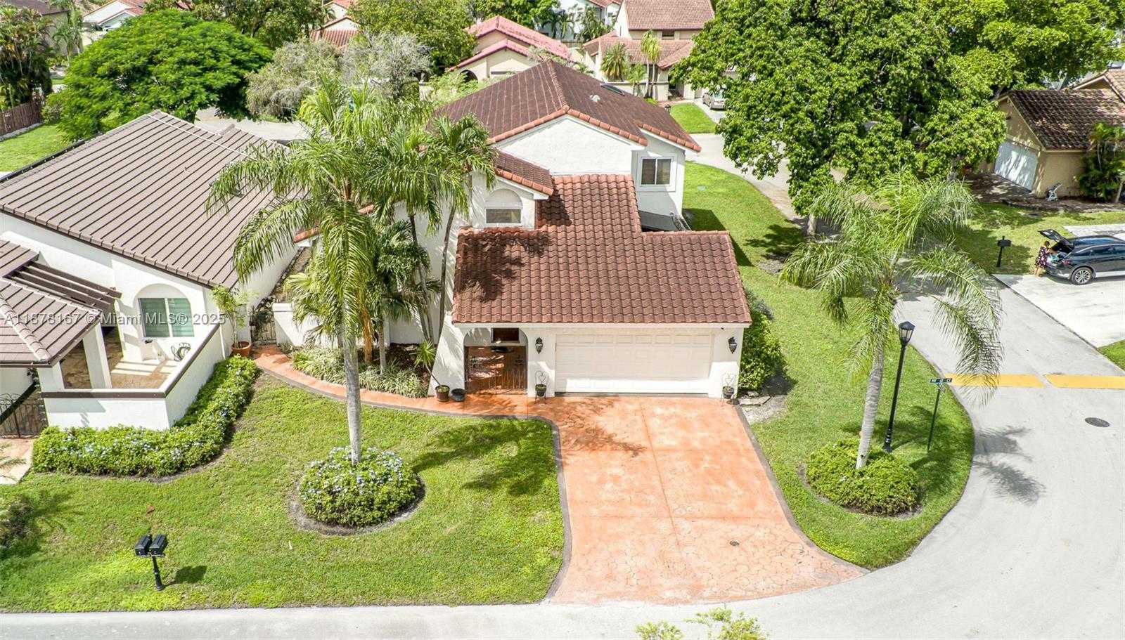Small Image of 17352 NORTH WEST 61ST CT S, Hialeah Number 2