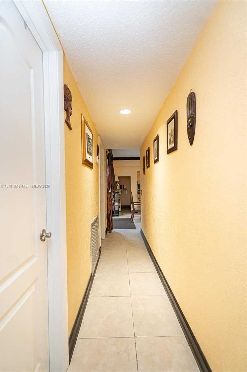 Small Image of 17352 NORTH WEST 61ST CT S, Hialeah Number 23