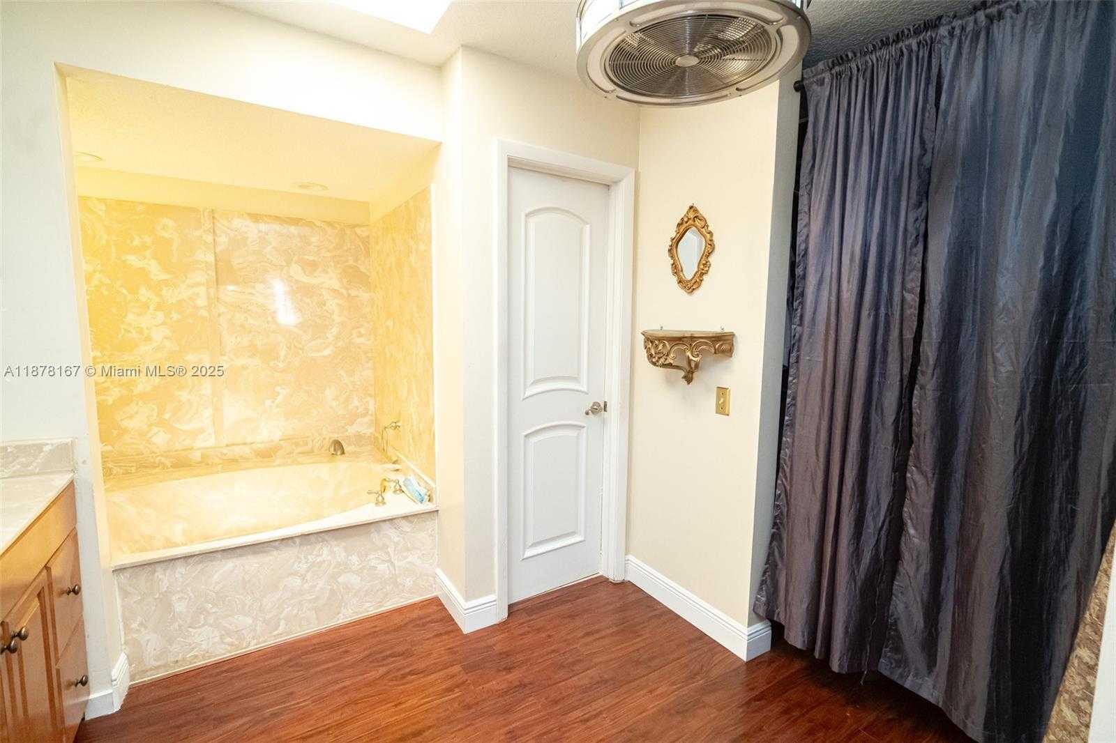 Small Image of 17352 NORTH WEST 61ST CT S, Hialeah Number 32
