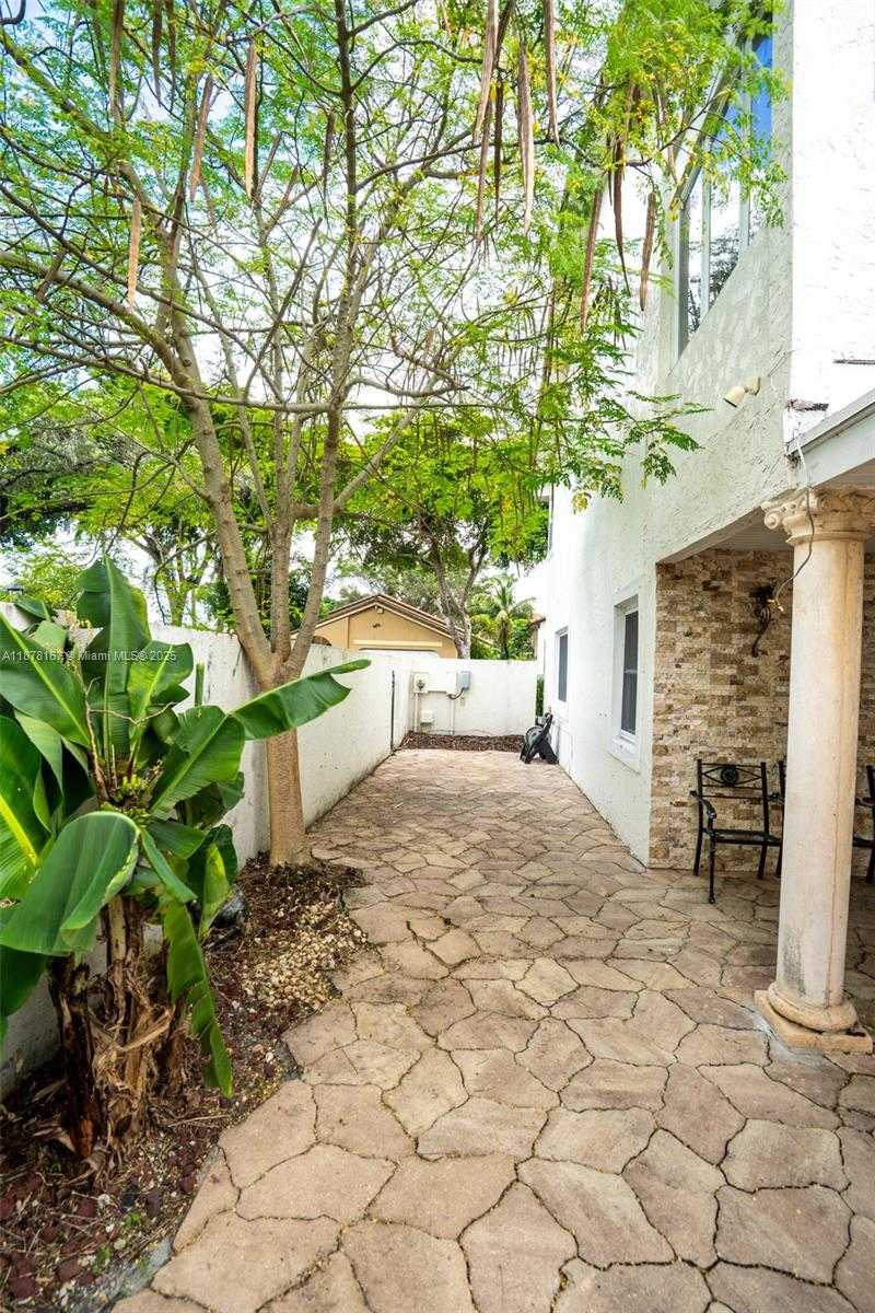 Small Image of 17352 NORTH WEST 61ST CT S, Hialeah Number 51