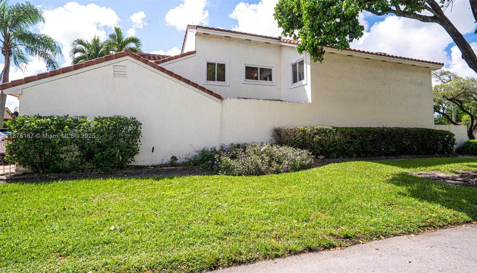 Small Image of 17352 NORTH WEST 61ST CT S, Hialeah Number 54