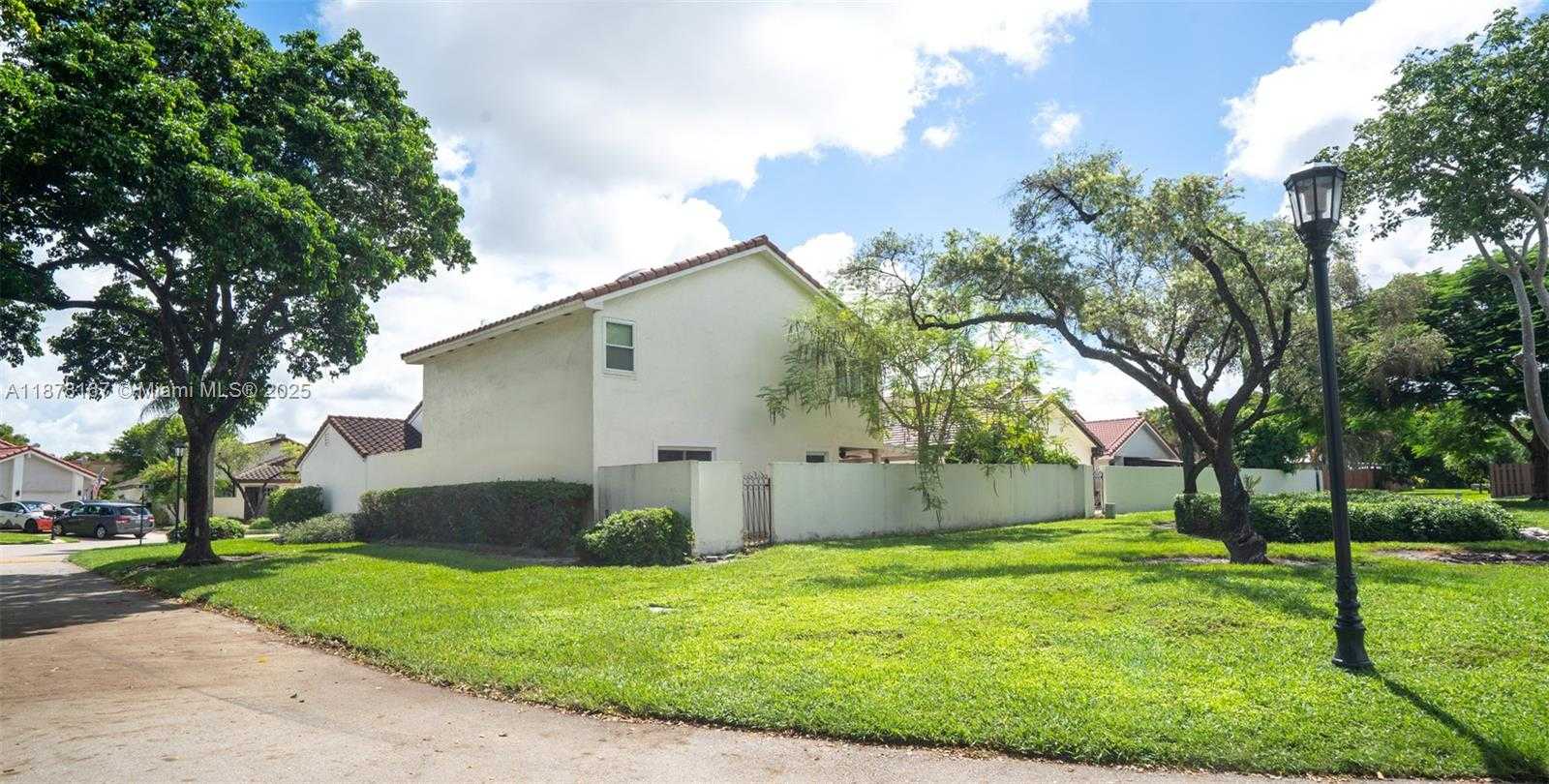 Small Image of 17352 NORTH WEST 61ST CT S, Hialeah Number 55