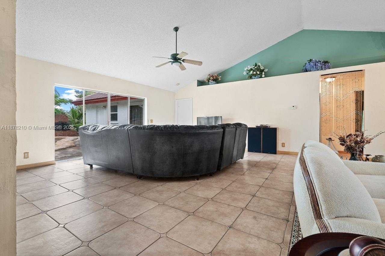 Small Image of 1101 NORTH WEST 162ND AVE, Pembroke Pines Number 14