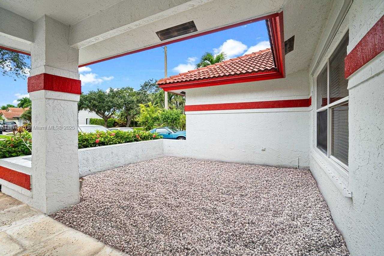 Small Image of 1101 NORTH WEST 162ND AVE, Pembroke Pines Number 3