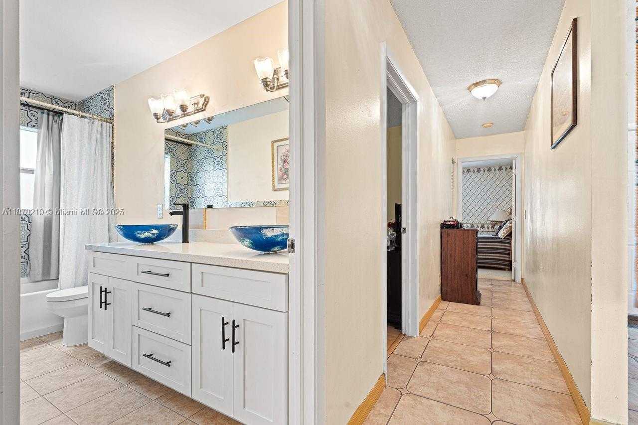 Small Image of 1101 NORTH WEST 162ND AVE, Pembroke Pines Number 30
