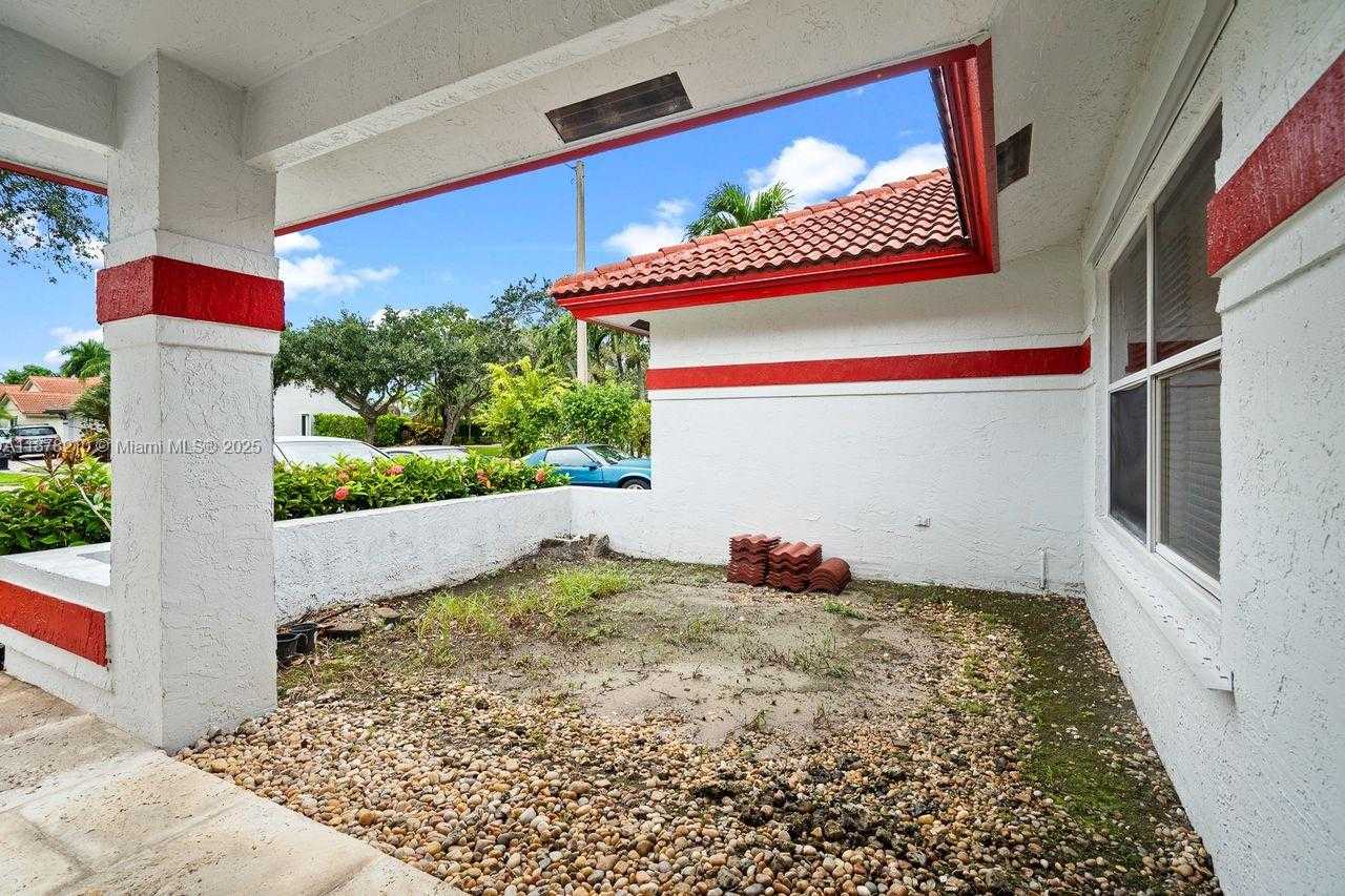 Small Image of 1101 NORTH WEST 162ND AVE, Pembroke Pines Number 4
