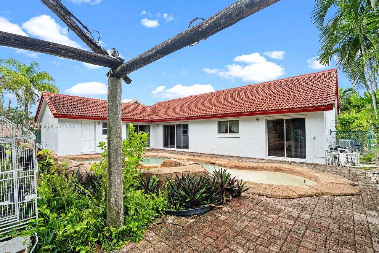 Small Image of 1101 NORTH WEST 162ND AVE, Pembroke Pines Number 40