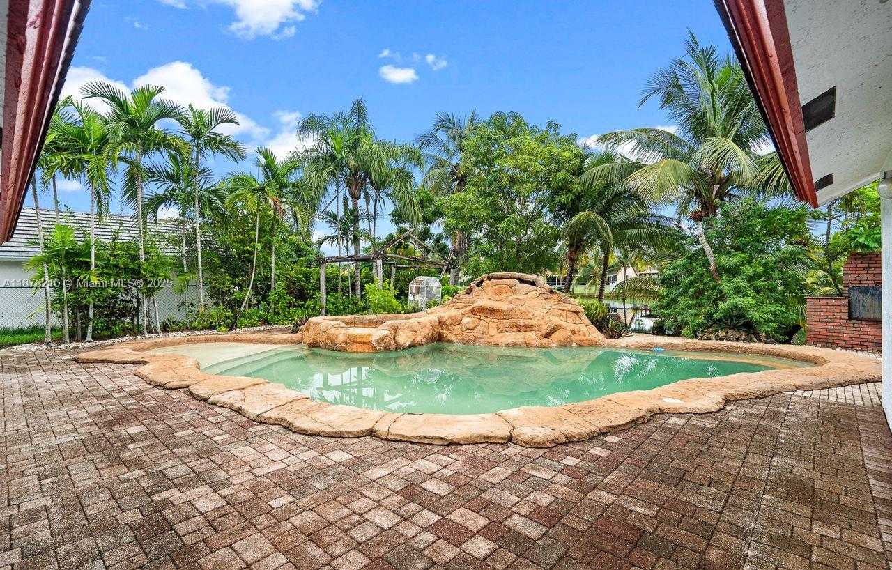 Small Image of 1101 NORTH WEST 162ND AVE, Pembroke Pines Number 41