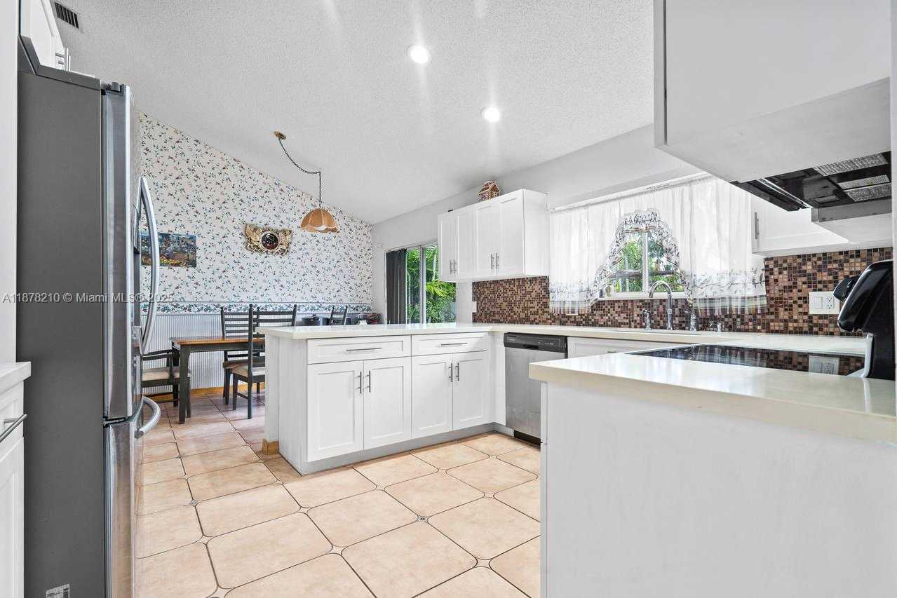 Small Image of 1101 NORTH WEST 162ND AVE, Pembroke Pines Number 5