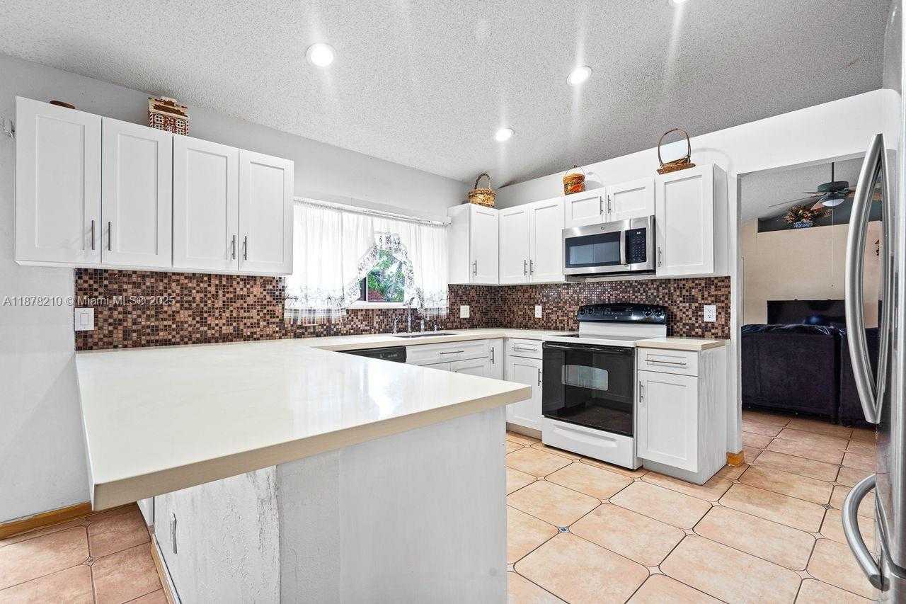 Small Image of 1101 NORTH WEST 162ND AVE, Pembroke Pines Number 6