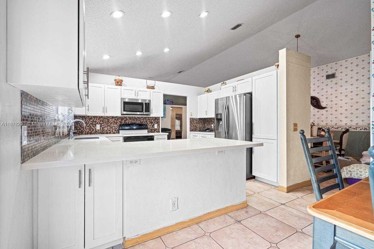 Small Image of 1101 NORTH WEST 162ND AVE, Pembroke Pines Number 7