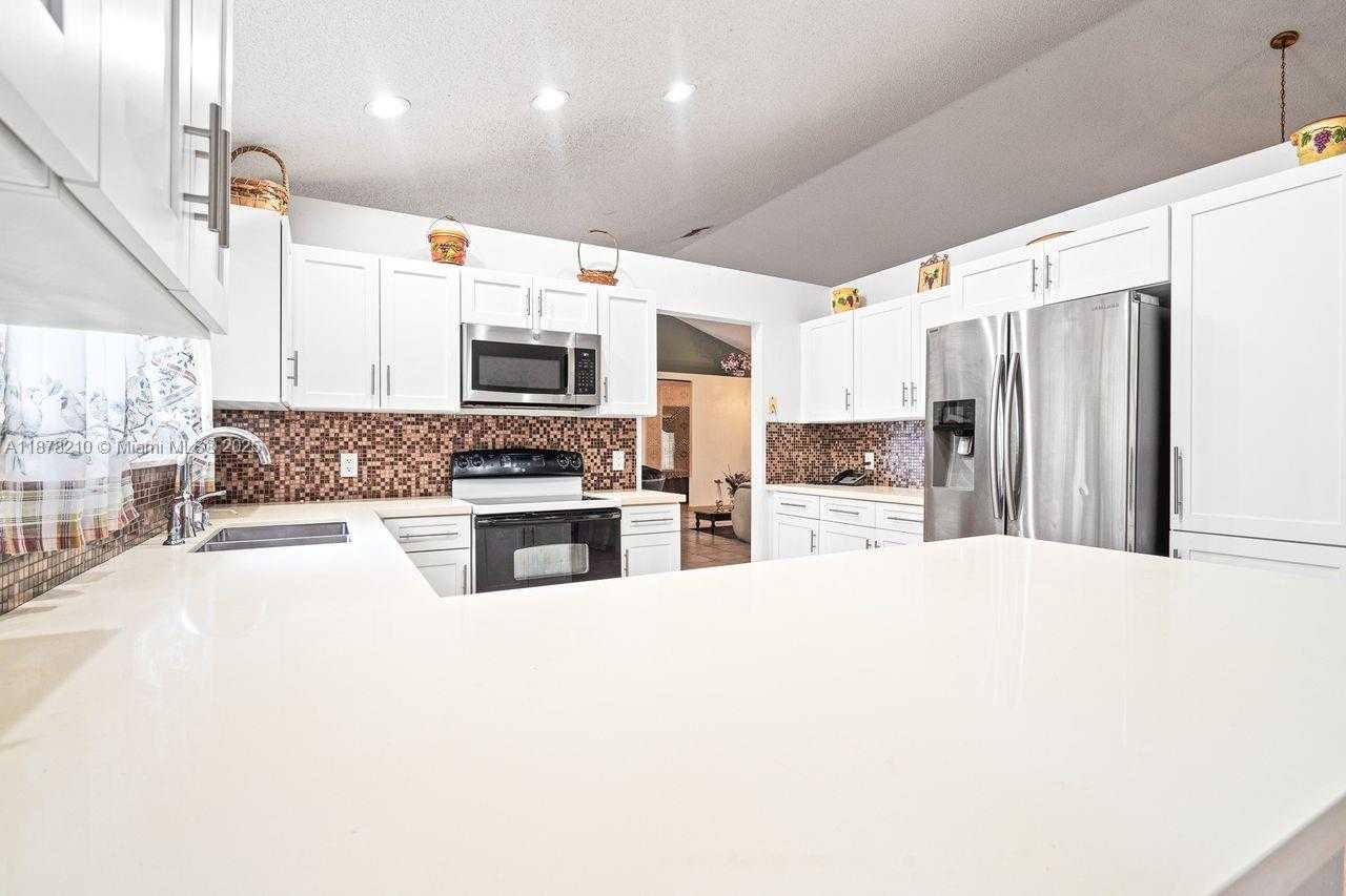 Small Image of 1101 NORTH WEST 162ND AVE, Pembroke Pines Number 8