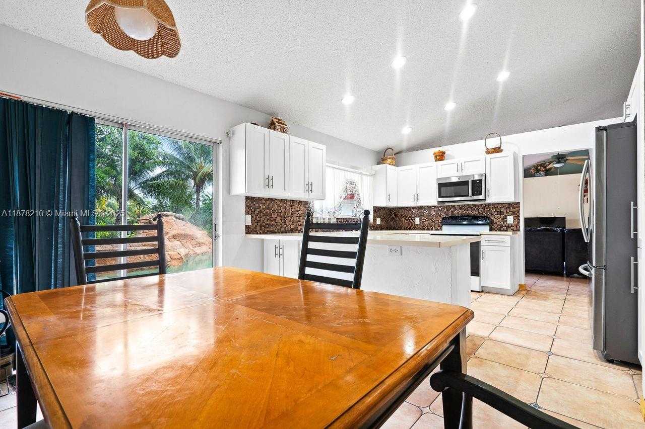 Small Image of 1101 NORTH WEST 162ND AVE, Pembroke Pines Number 9