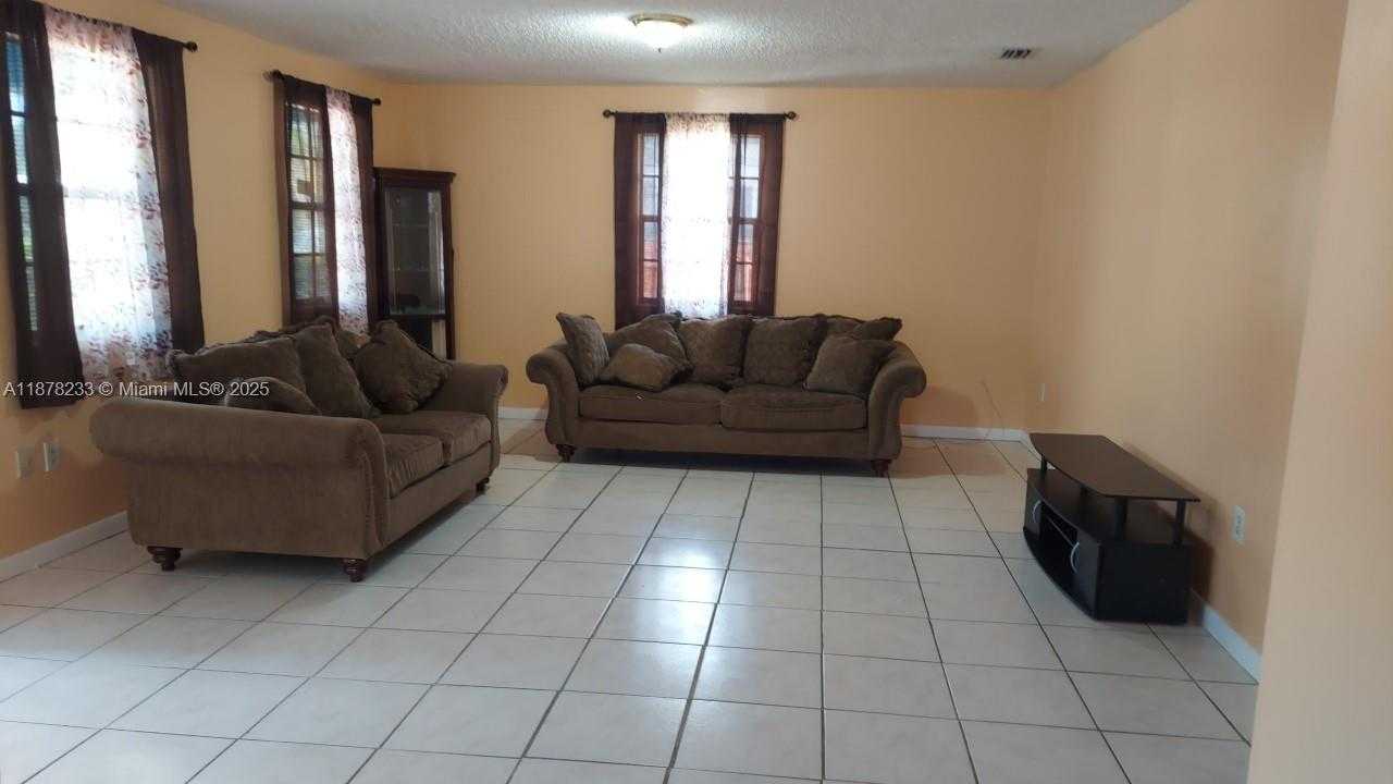 Small Image of 5738 FLETCHER ST, Hollywood Number 3