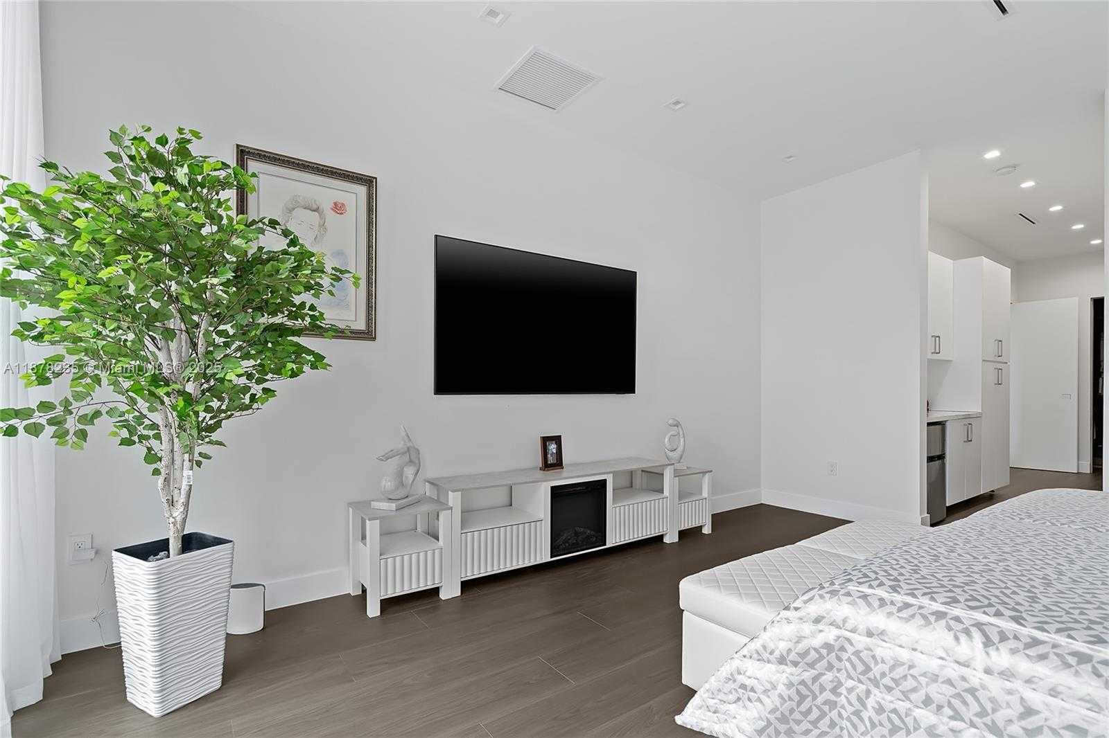 Small Image of 311 189TH ST, Sunny Isles Beach Number 34