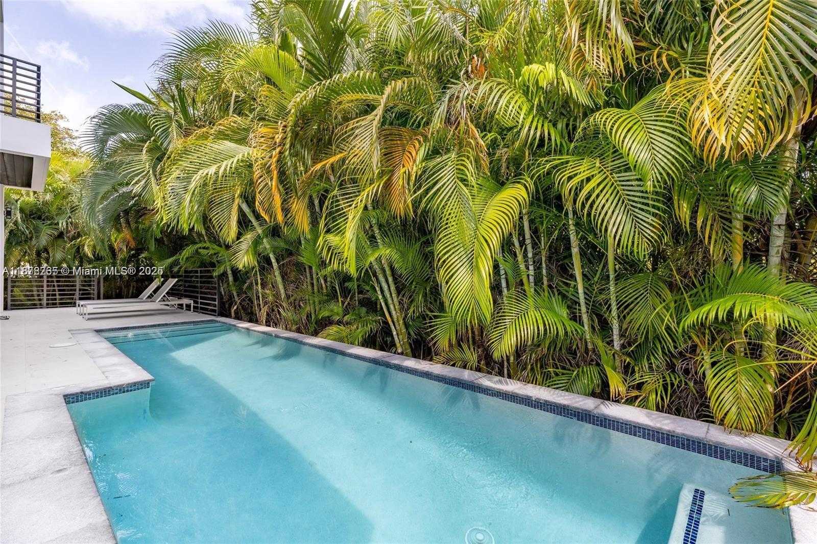 Small Image of 311 189TH ST, Sunny Isles Beach Number 4