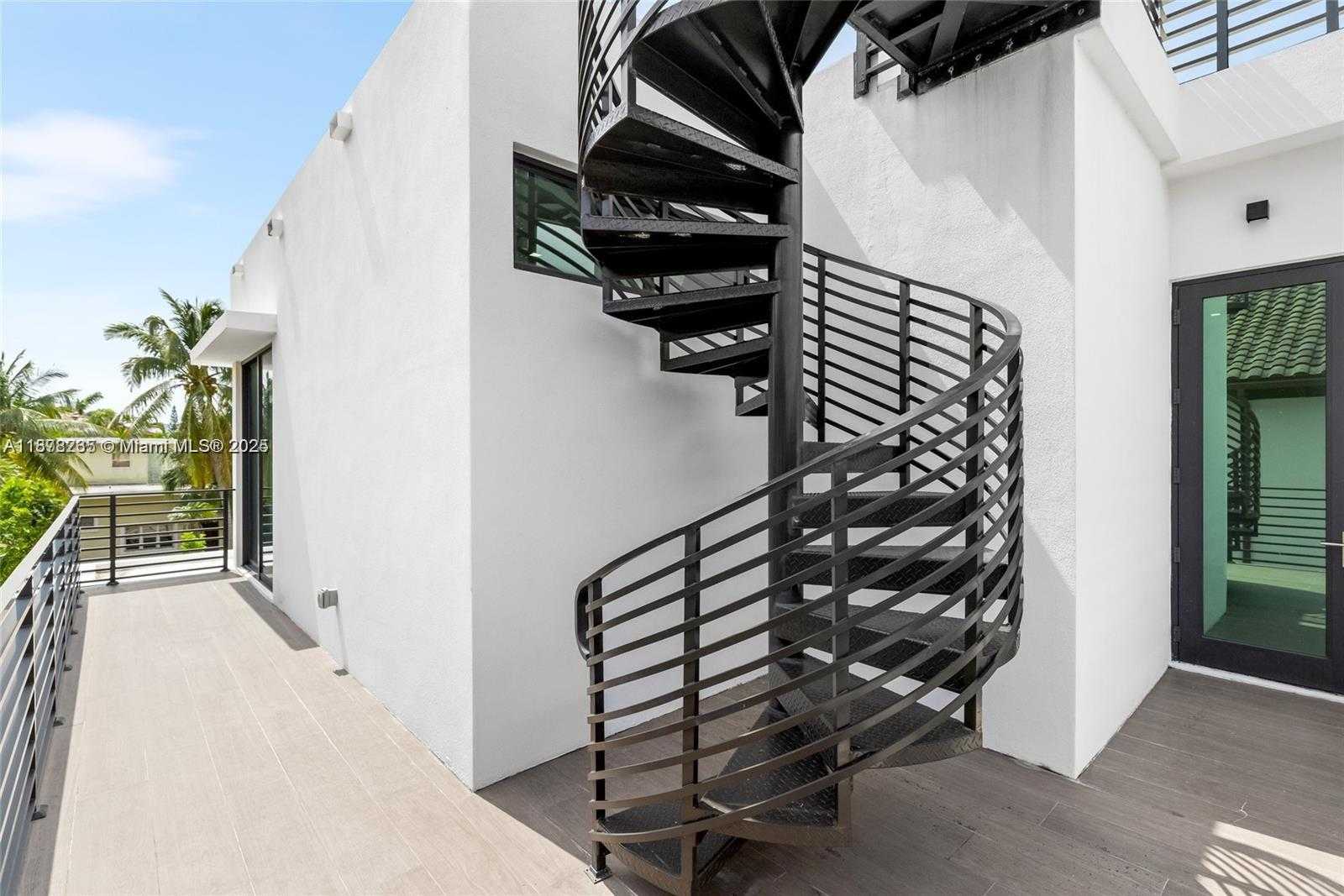 Small Image of 311 189TH ST, Sunny Isles Beach Number 5