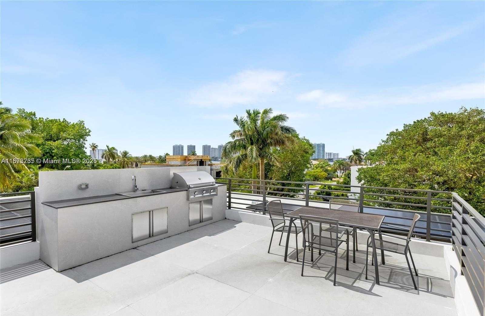 Small Image of 311 189TH ST, Sunny Isles Beach Number 6