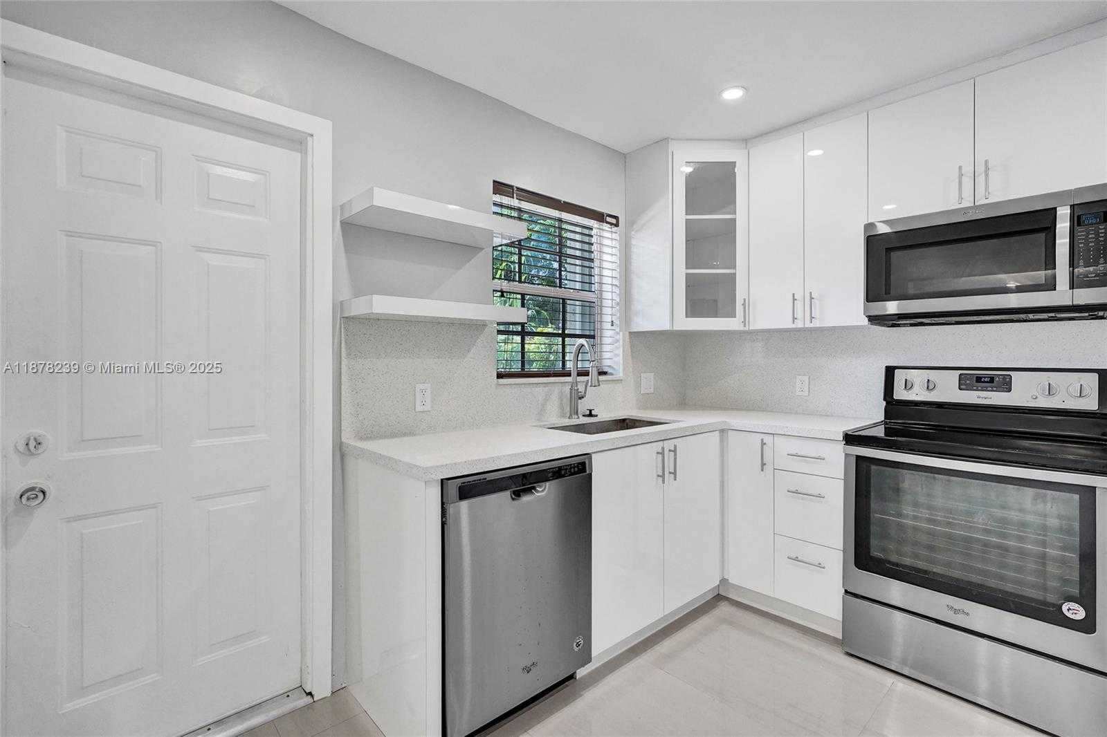 Small Image of 2238 RODMAN ST, Hollywood Number 10
