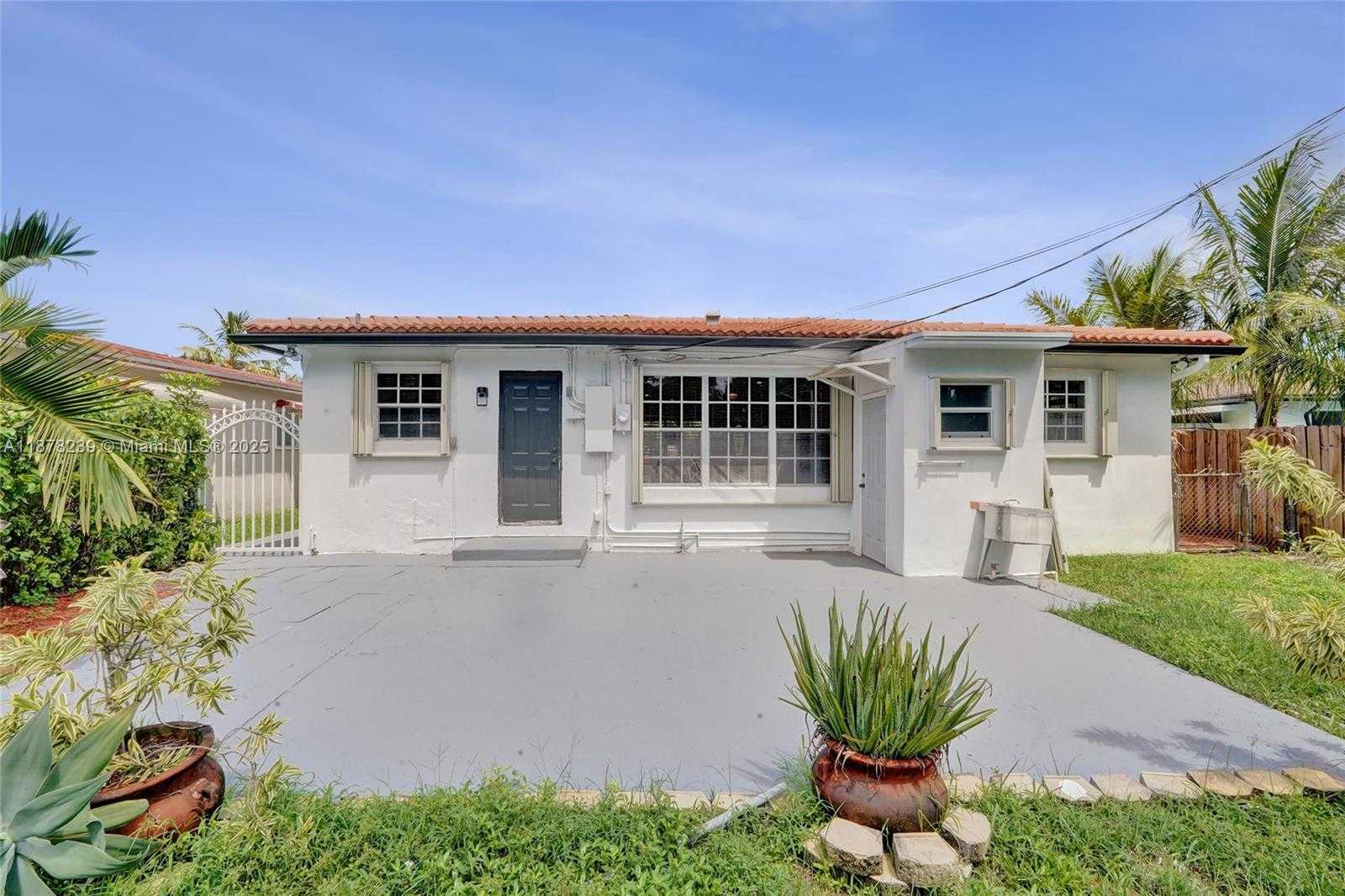 Small Image of 2238 RODMAN ST, Hollywood Number 25