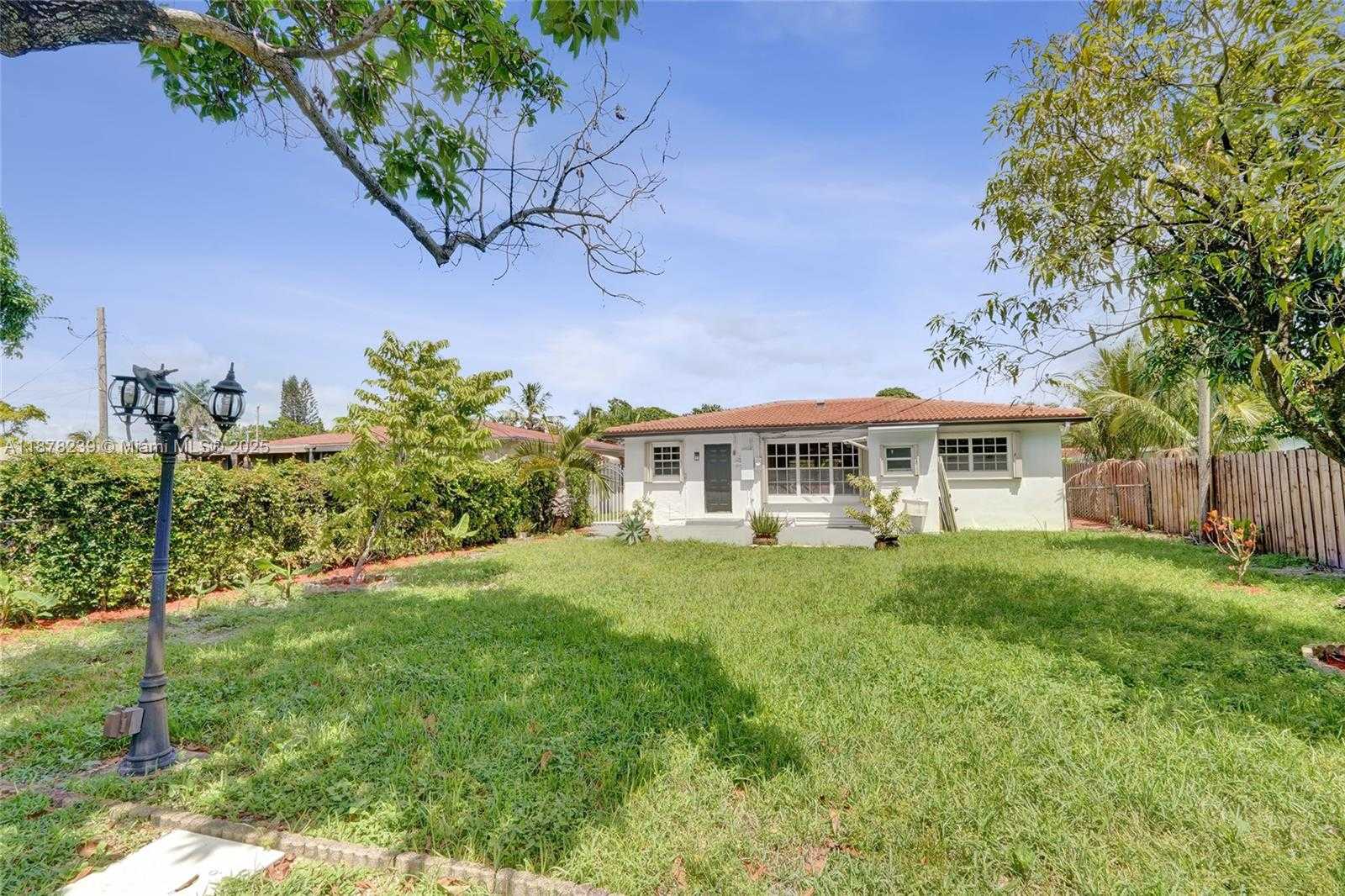 Small Image of 2238 RODMAN ST, Hollywood Number 27