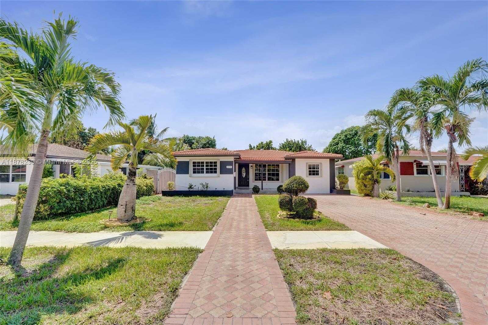 Small Image of 2238 RODMAN ST, Hollywood Number 3