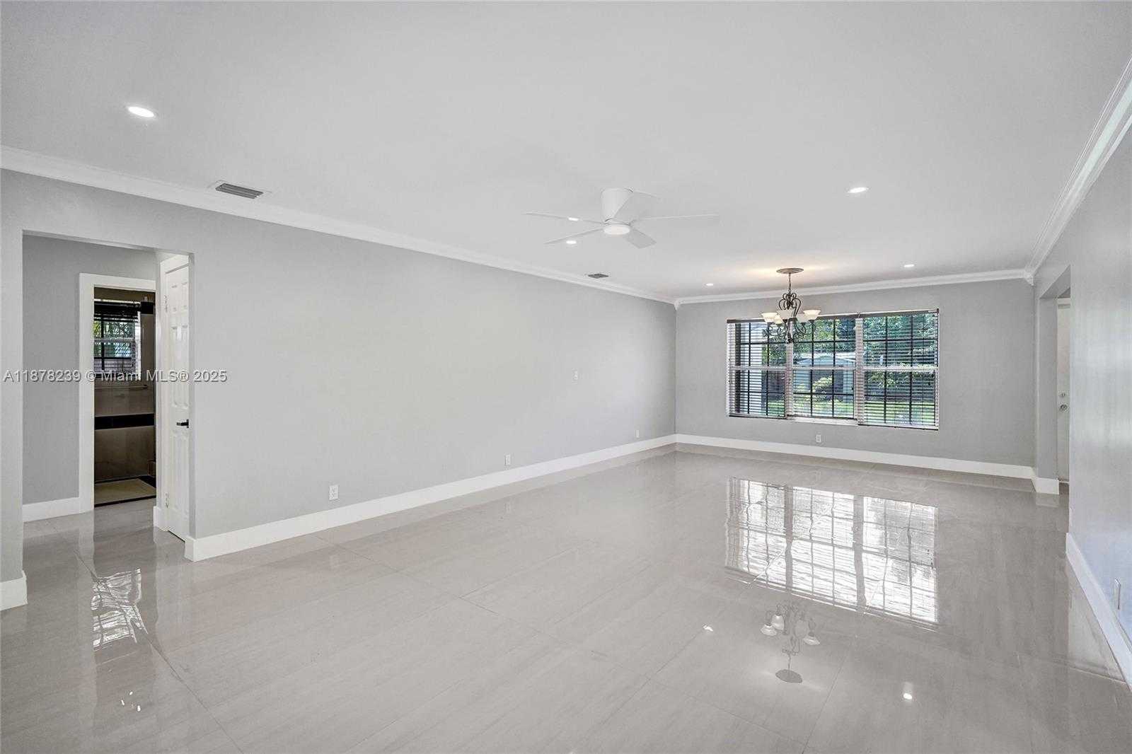 Small Image of 2238 RODMAN ST, Hollywood Number 5
