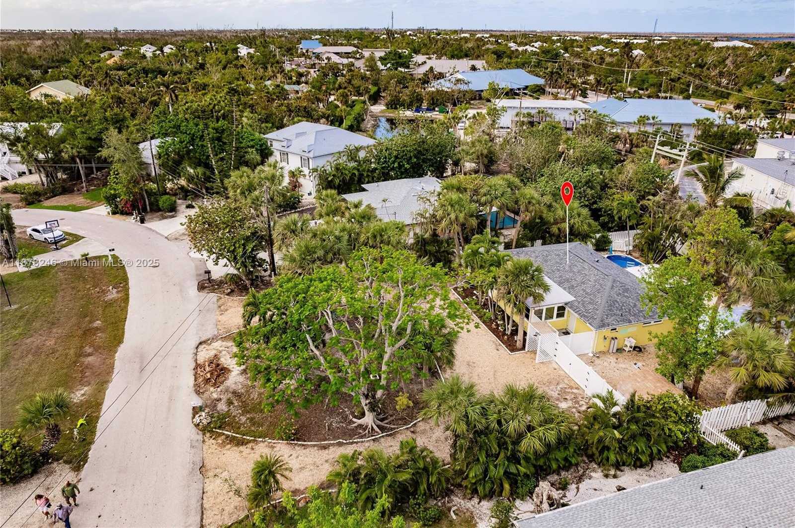 Small Image of 1942 ROSEATE LANE, Other City - In The State Of Florida Number 32