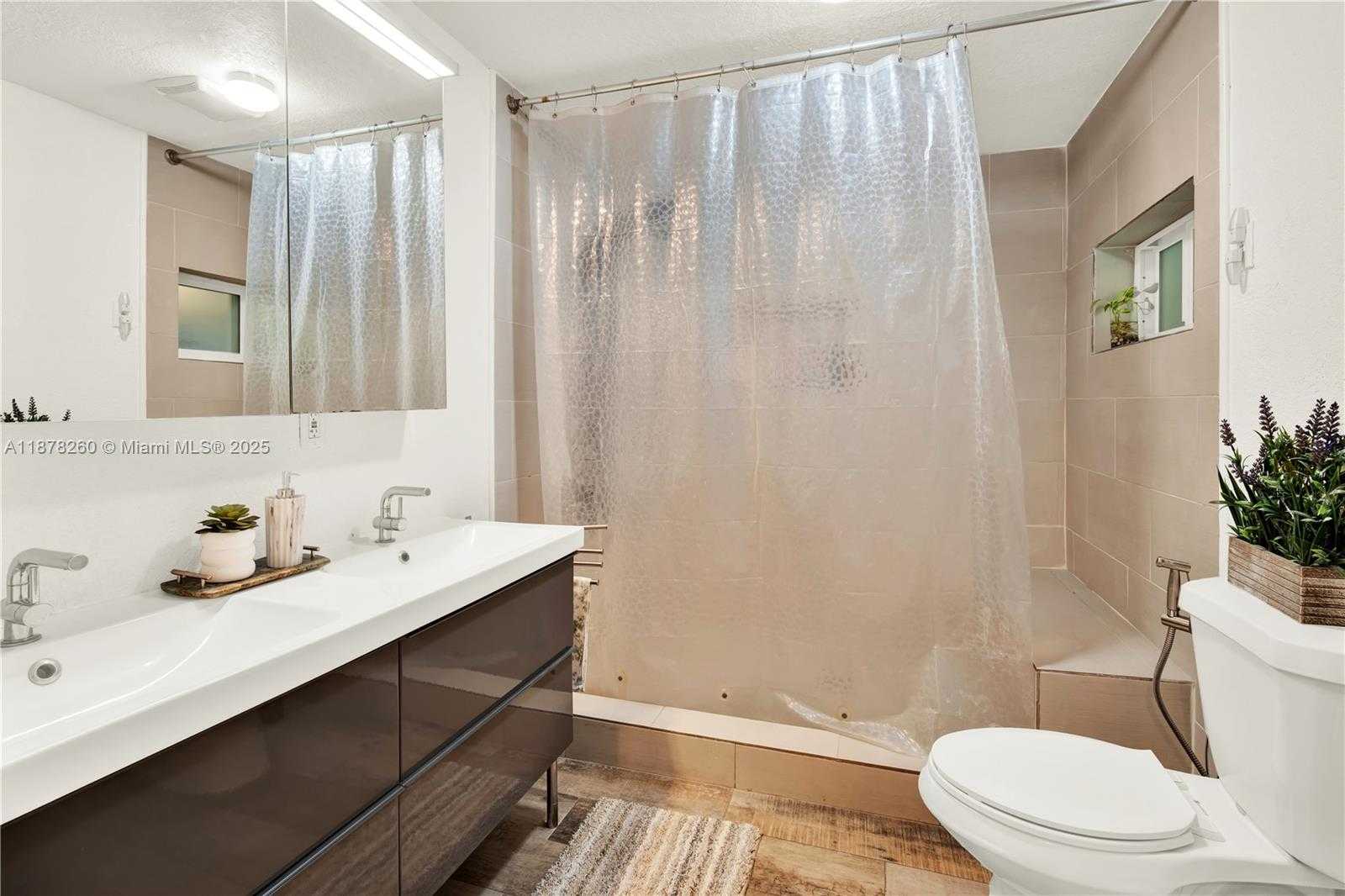 Small Image of 6400 SOUTH WEST 62ND CT, South Miami Number 13