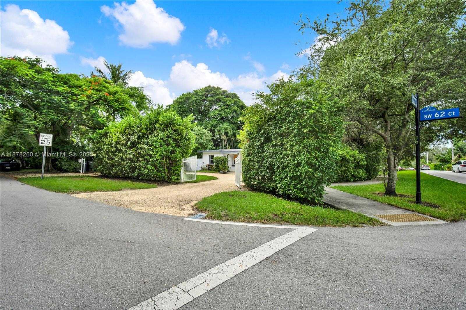 Small Image of 6400 SOUTH WEST 62ND CT, South Miami Number 27