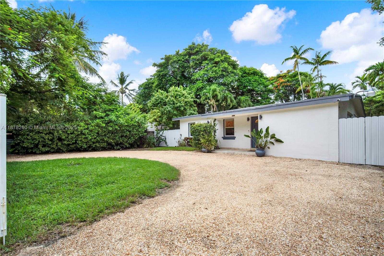 Small Image of 6400 SOUTH WEST 62ND CT, South Miami Number 3