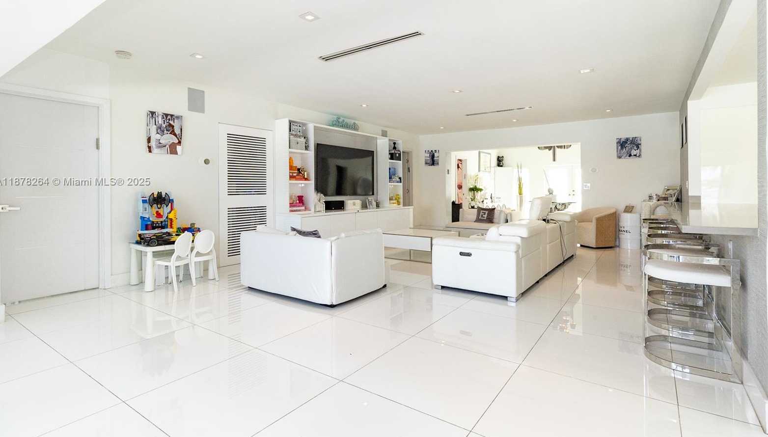 Small Image of 1215 NORTH BISCAYNE POINT RD, Miami Beach Number 14
